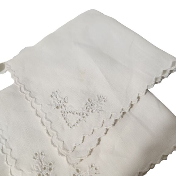 SET OF 6 VTG 1970s HANKIE WHITE EMBROIDERED SCALLOPED BRIDAL WEDDING FLORAL - Picture 3 of 4